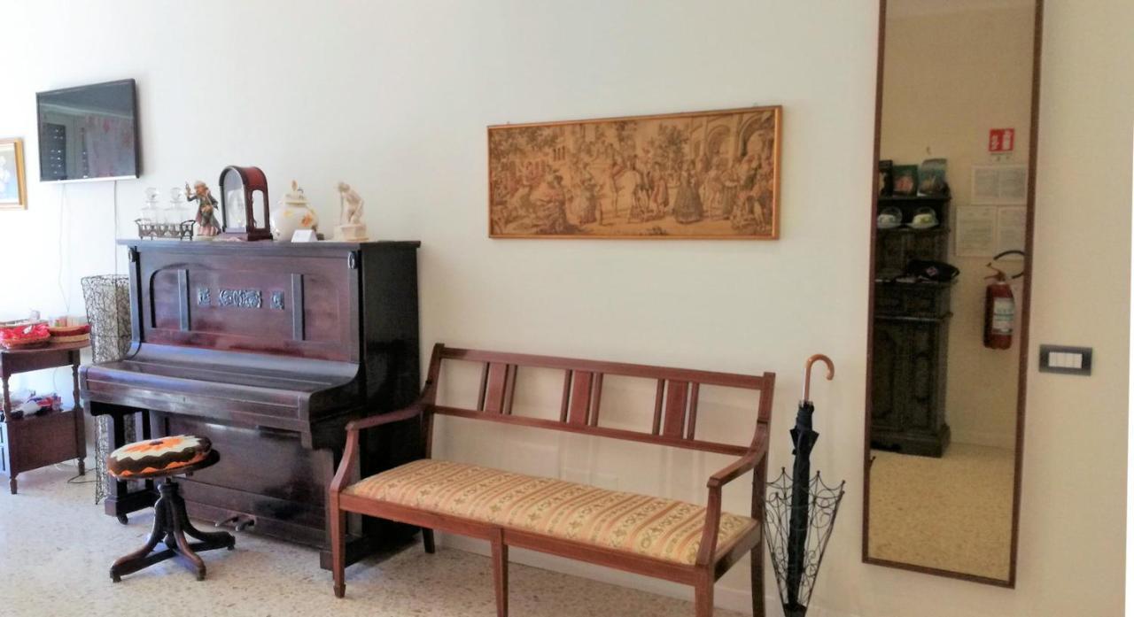 Le Rondini Bed and Breakfast Napels Buitenkant foto